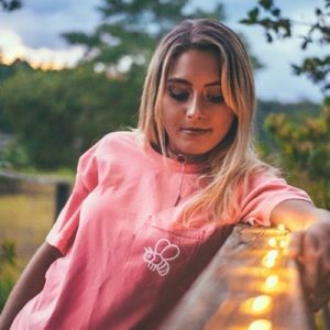 3 FOR $12 NEW Comfort Colors / Save The Bees 🐝